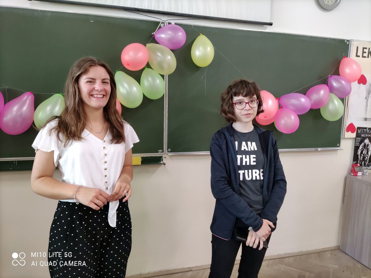 Uczennice w roli nauczycielki